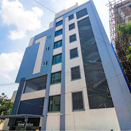 Fabhotel W Grand Suites - Nr Lanco Hills, Manikonda ไฮเดอราบัด ภายนอก รูปภาพ