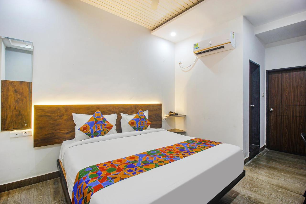 Fabhotel W Grand Suites - Nr Lanco Hills, Manikonda ไฮเดอราบัด ภายนอก รูปภาพ