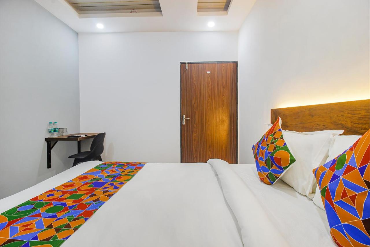 Fabhotel W Grand Suites - Nr Lanco Hills, Manikonda ไฮเดอราบัด ภายนอก รูปภาพ