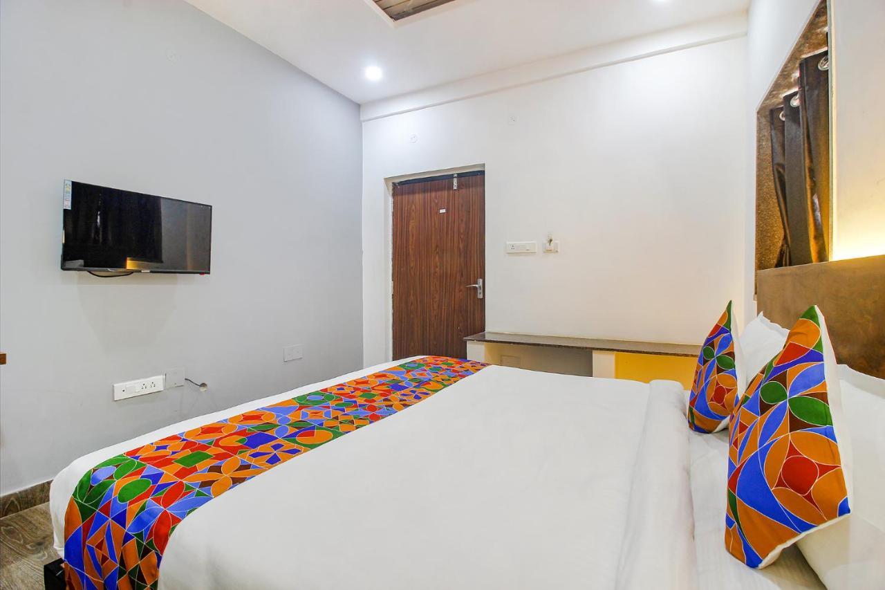 Fabhotel W Grand Suites - Nr Lanco Hills, Manikonda ไฮเดอราบัด ภายนอก รูปภาพ