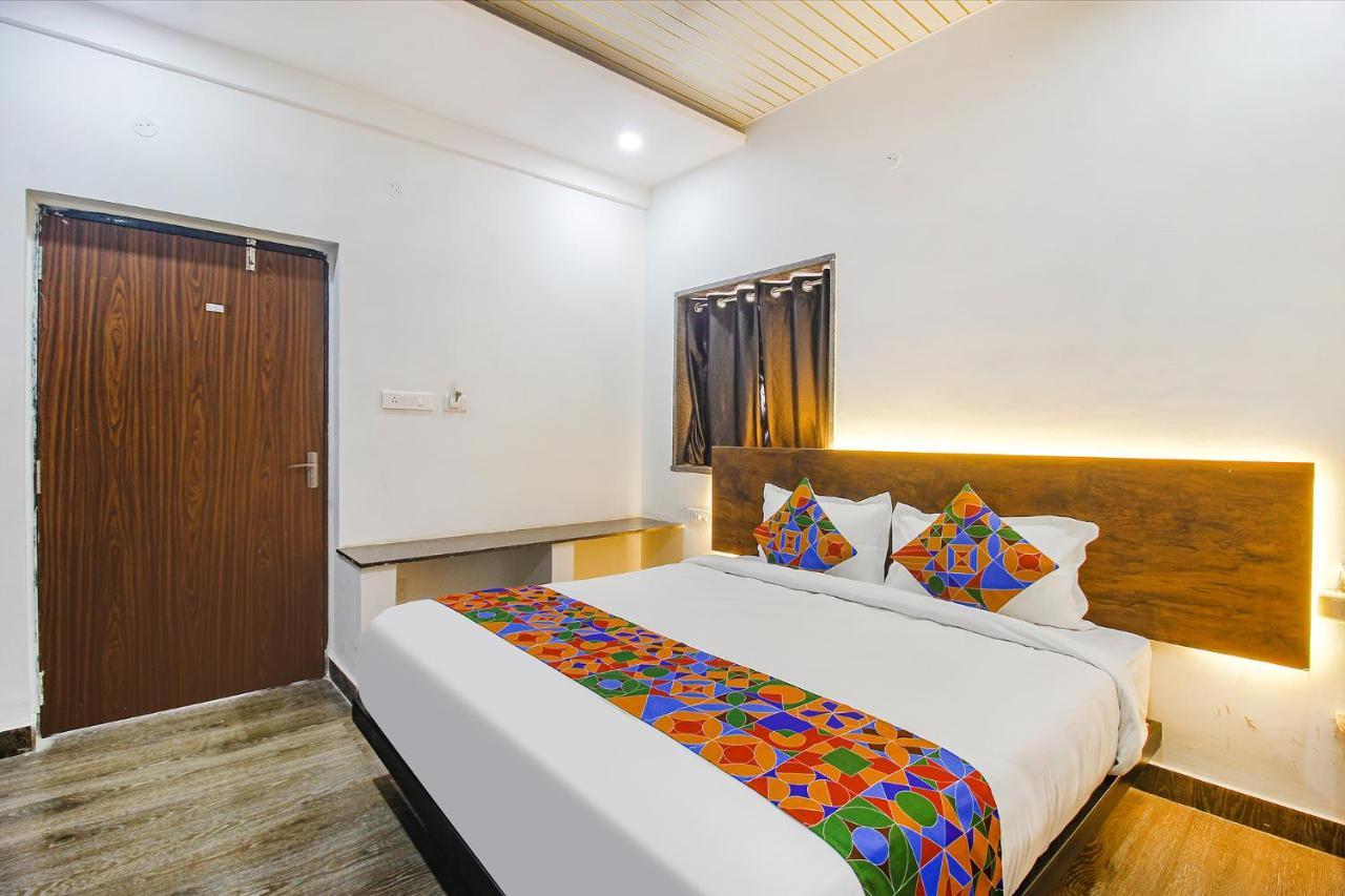 Fabhotel W Grand Suites - Nr Lanco Hills, Manikonda ไฮเดอราบัด ภายนอก รูปภาพ