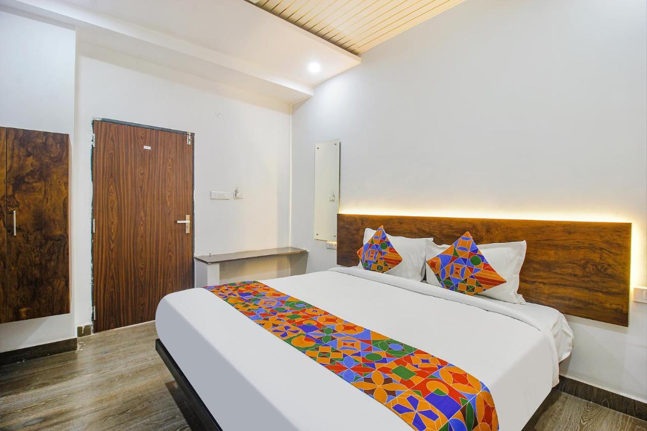 Fabhotel W Grand Suites - Nr Lanco Hills, Manikonda ไฮเดอราบัด ภายนอก รูปภาพ