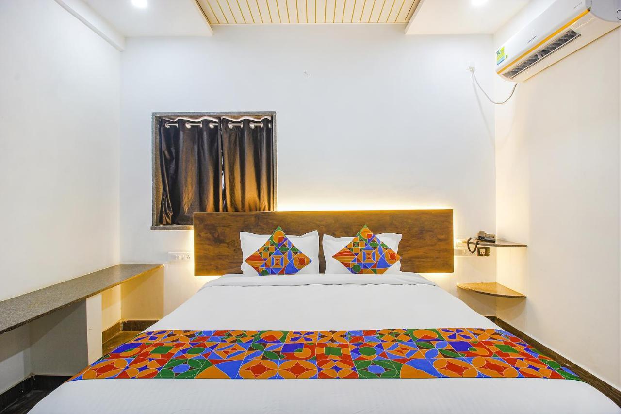 Fabhotel W Grand Suites - Nr Lanco Hills, Manikonda ไฮเดอราบัด ภายนอก รูปภาพ