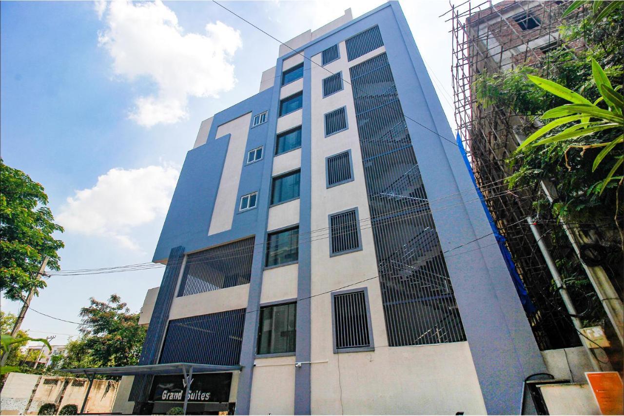 Fabhotel W Grand Suites - Nr Lanco Hills, Manikonda ไฮเดอราบัด ภายนอก รูปภาพ