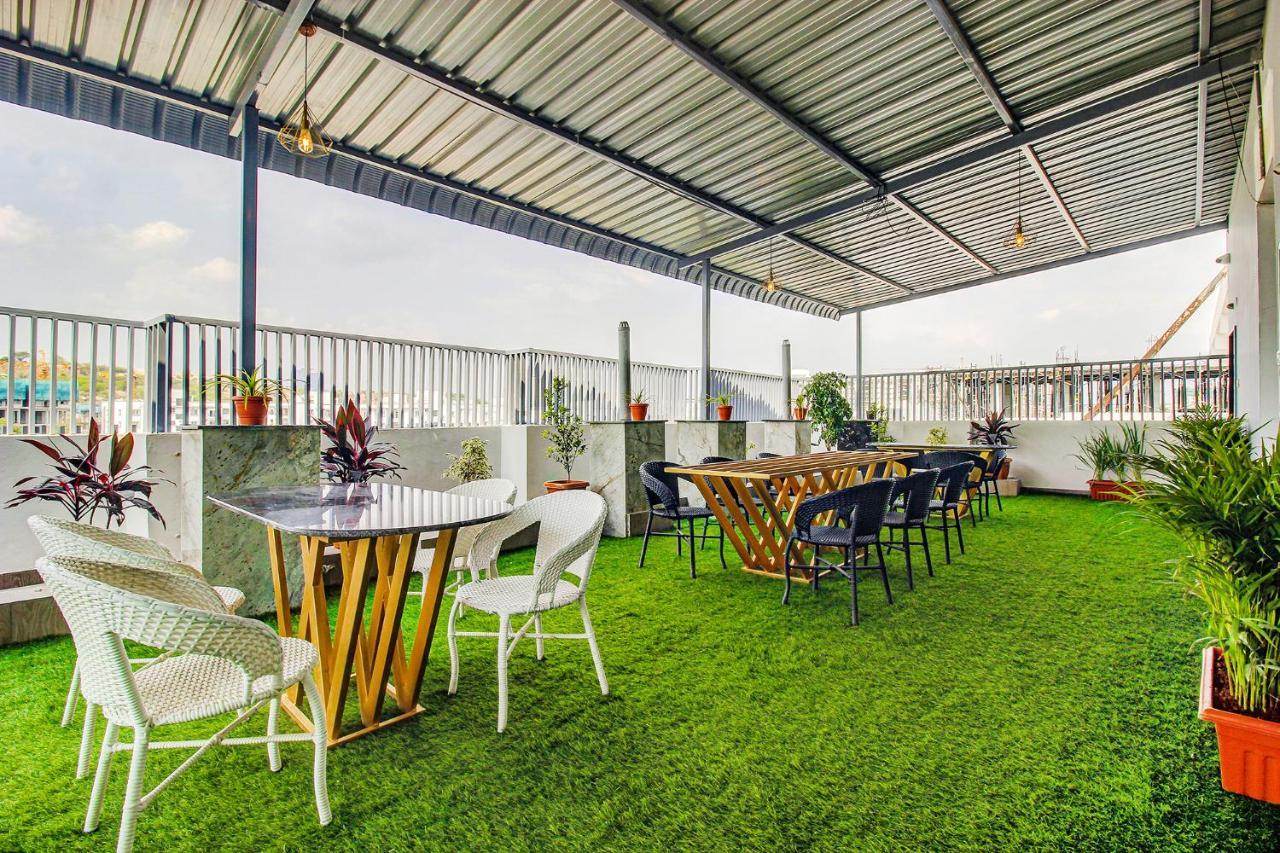 Fabhotel W Grand Suites - Nr Lanco Hills, Manikonda ไฮเดอราบัด ภายนอก รูปภาพ